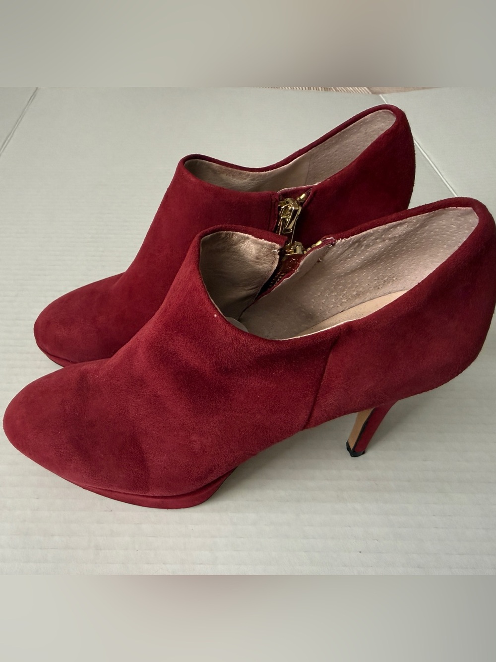 Vince Camuto Suede Elvin Booties Burgundy Shoes Side Zip 4" High Women's Size 6M